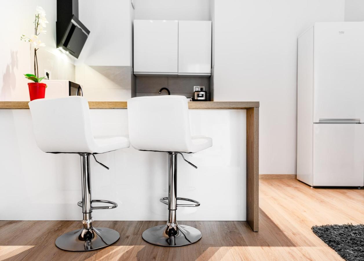 Apartamenty Homely Place Blisko Starego Rynku - Parking Poznań Exterior foto